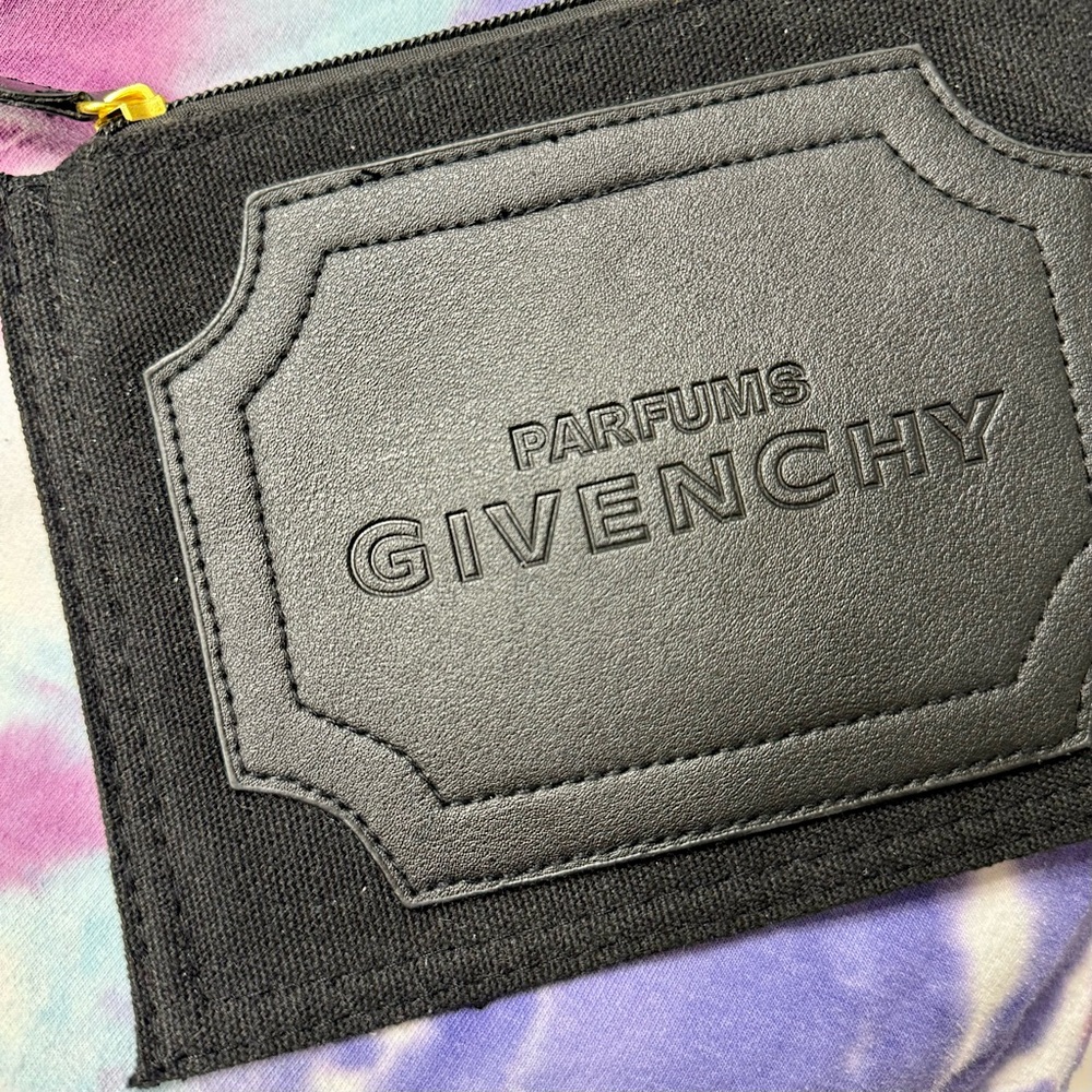 GIVENCHY Parfums Zippered Pouch ◾️ Great Condition ✔️